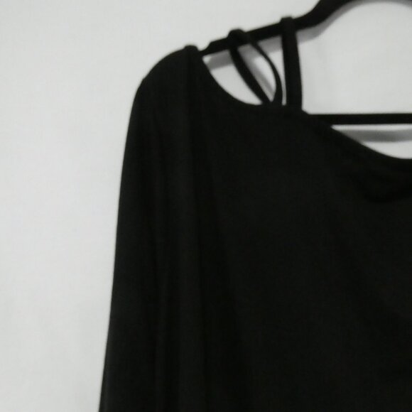SHEIN - Curve | 1XL | Chic Black Top With Tie Sleeves - Picture 11 of 16